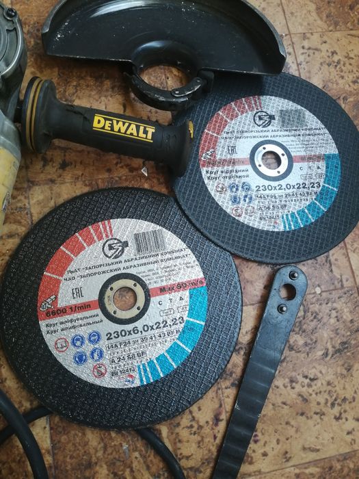 Болгарка   Dewalt