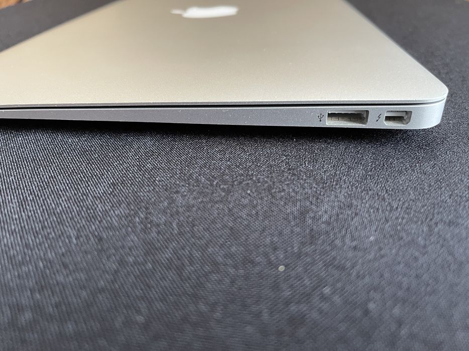 MacBook Air (11-inch, Early 2015)