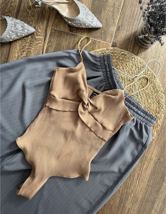 Бавовняне бежеве боді в рубчик