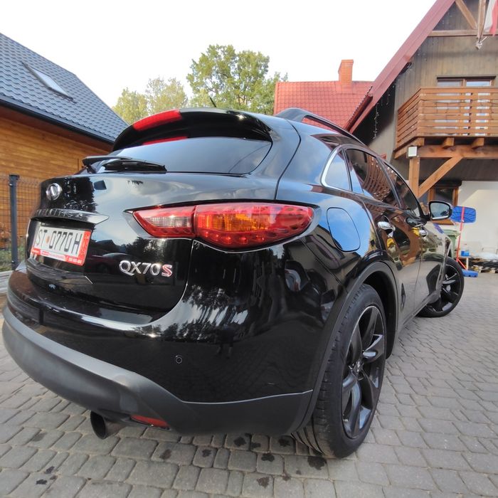 Infiniti QX70
