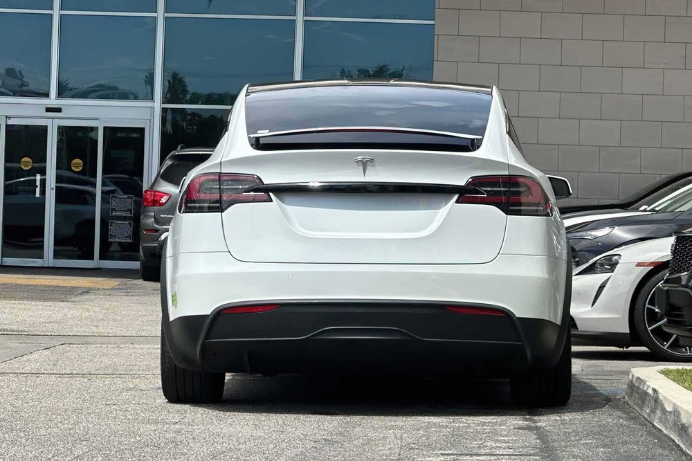 Tesla Model X      2022