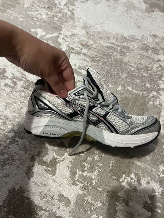 Кросівки оригінальні  asics
