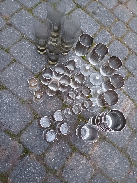 Zestaw szklanek i kieliszków dymionych PRL