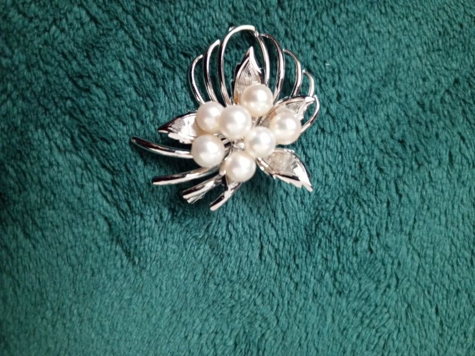 Sprzedam srebrna broszke