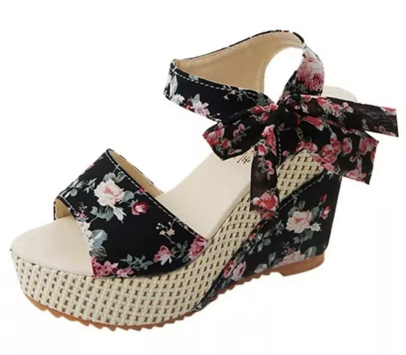 Босоніжки на завязку в квіти