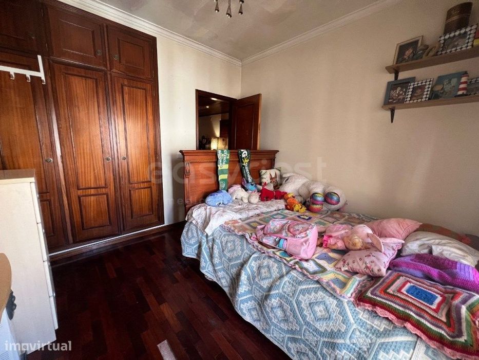 Apartamento T2 no centro do Samouco com elevador.