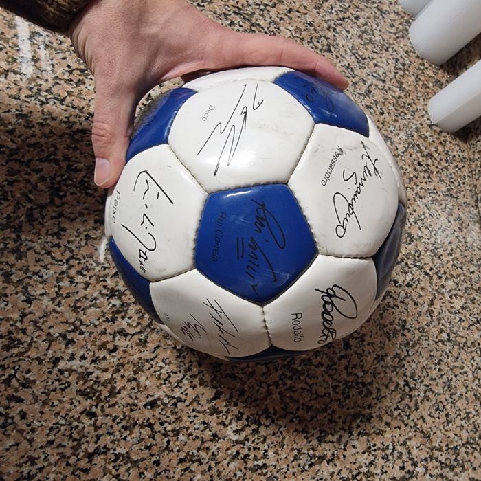 Bola do Futebol Clube do Porto, da Kappa.