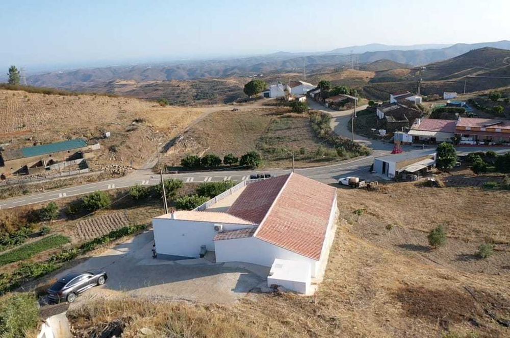 Magnifica moradia na serra de Tavira