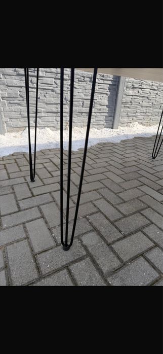 Stół z blatem drewnianym