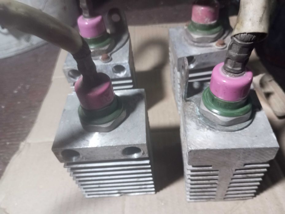 Діод силовий з радіатором В-200