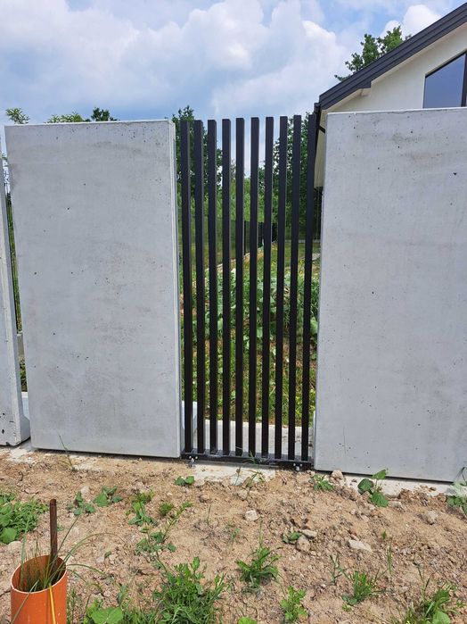Ogrodzenia grzebieniowe, pionowe - metalowe