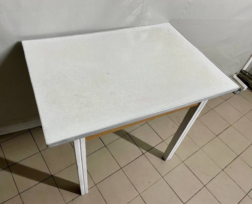 Стол обеденный кухонный 60*86 см, ножки - натуральное дерево - крепкий