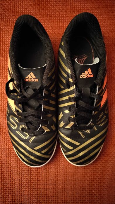 Chuteiras Adidas Messi (tamanho 34)