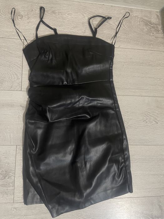Sukienka mini z imitacji skóry