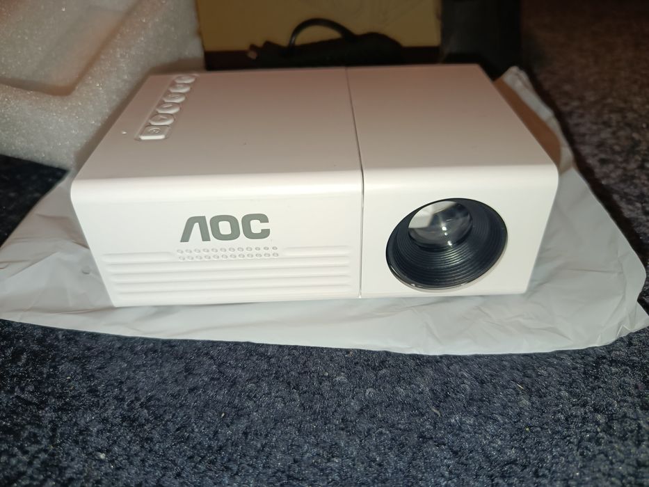 Projektor marki AOC NOWY!