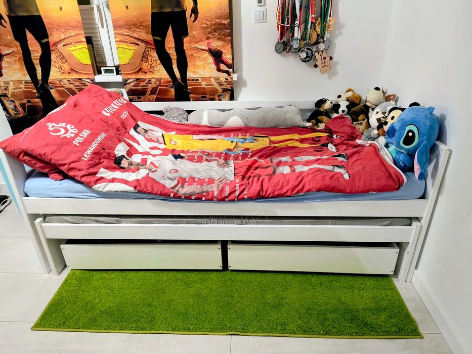 Łóżko dziecięce - dwie sztuki + krzesło