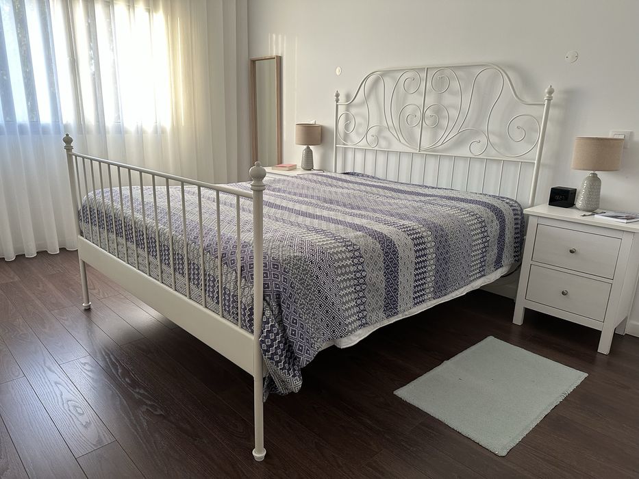 Cama de casal em ferro 160 x 200 c/ estrado