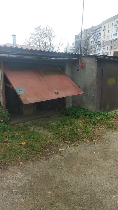 Гараж , каменный .