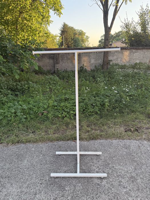 Wieszak sklepowy stojący, ekspozytor na ubrania