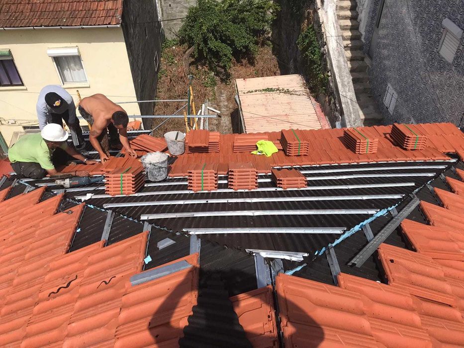 Construção e Reparação de Telhados