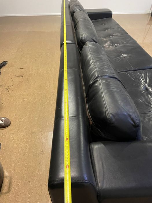 Sofa preto em Pele
