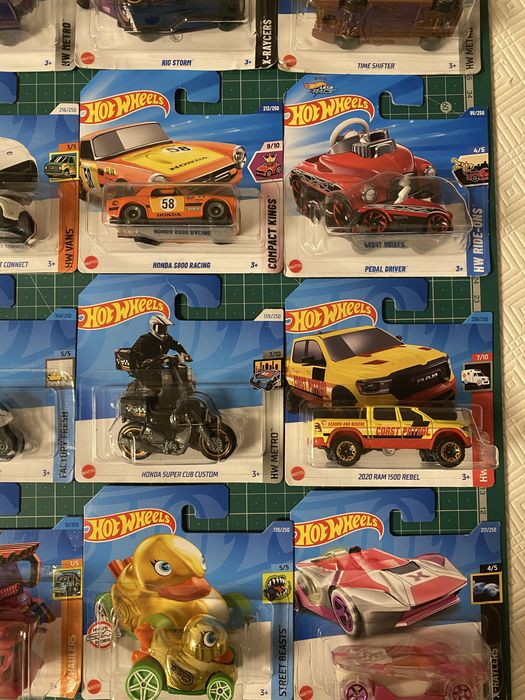 Hot wheels treasure hunt lote
