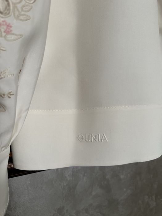 Вишиванка GUNIA яку одівала п.ЗЕЛЕНСЬКА