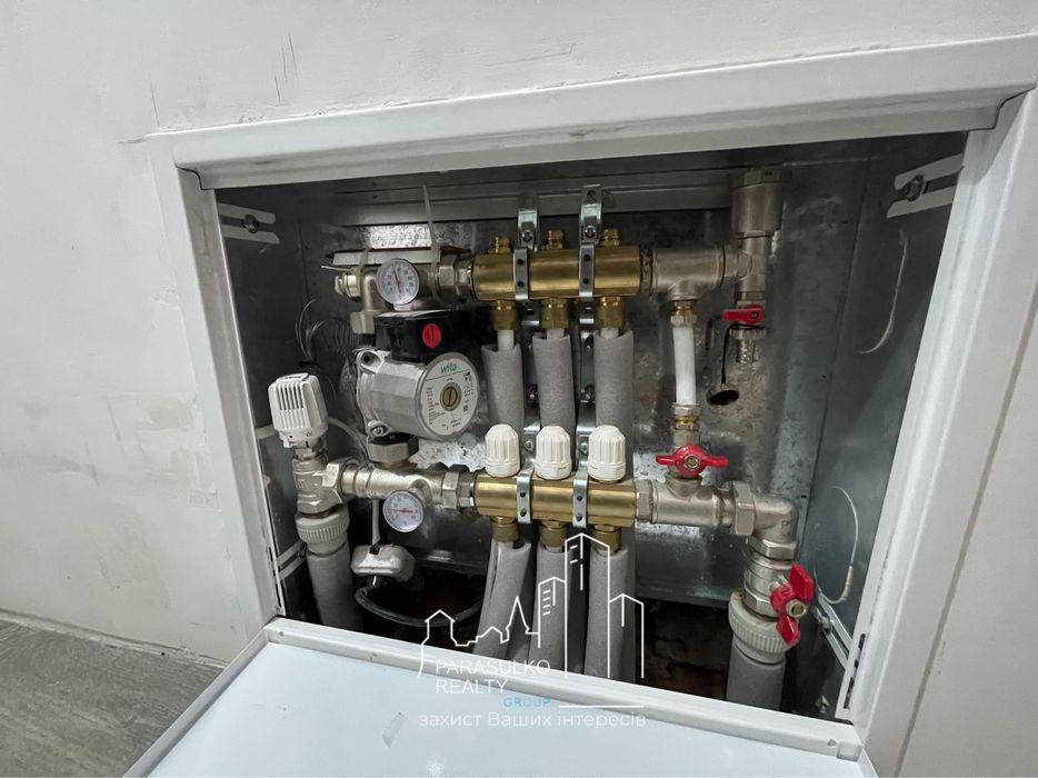 Продам велику 3-х кімнатну квартиру з терасою