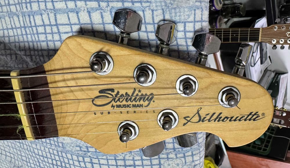 Guitarra Sterling Silhouette by Musicman