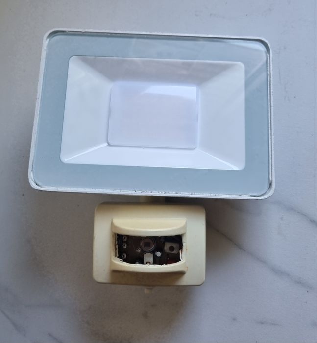 Foco a trabalhar falta plastico da proteção do sensor ver fotos