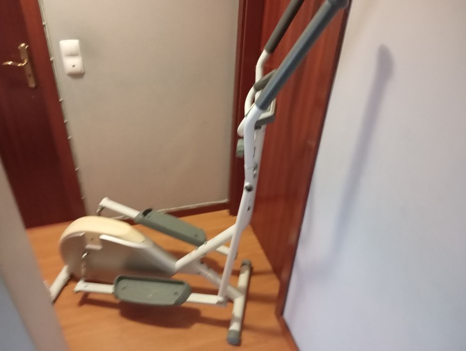 Vendo equipamento de ginástica Elitica