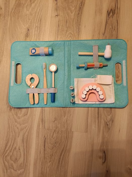 Drewniany zestaw małego dentysy