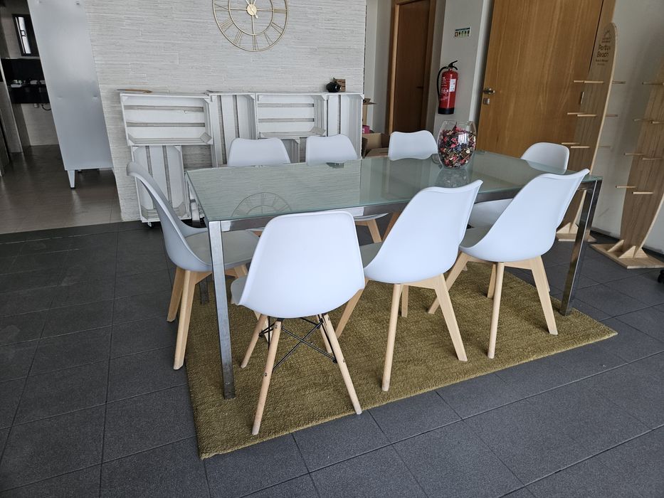 Vendo mesa com 6 cadeiras