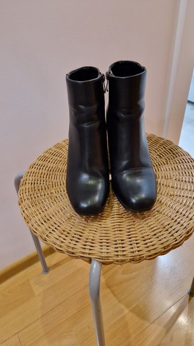 Buty za kostkę na słupku