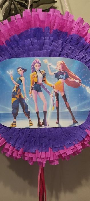 Piniata Huntrix 45x 45x 8 cm