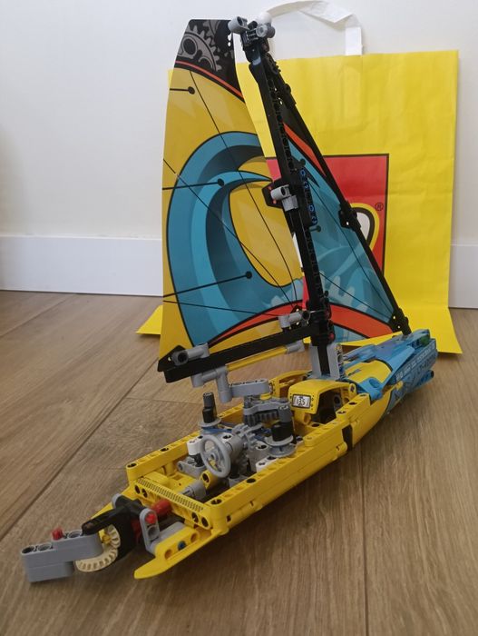 Lego Technic - Racing yatch 42074