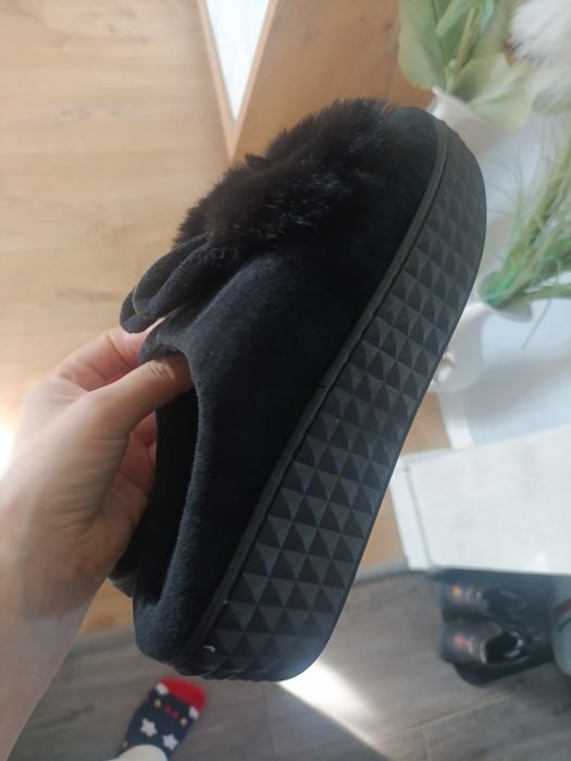 Nowe kapcie damskie 39