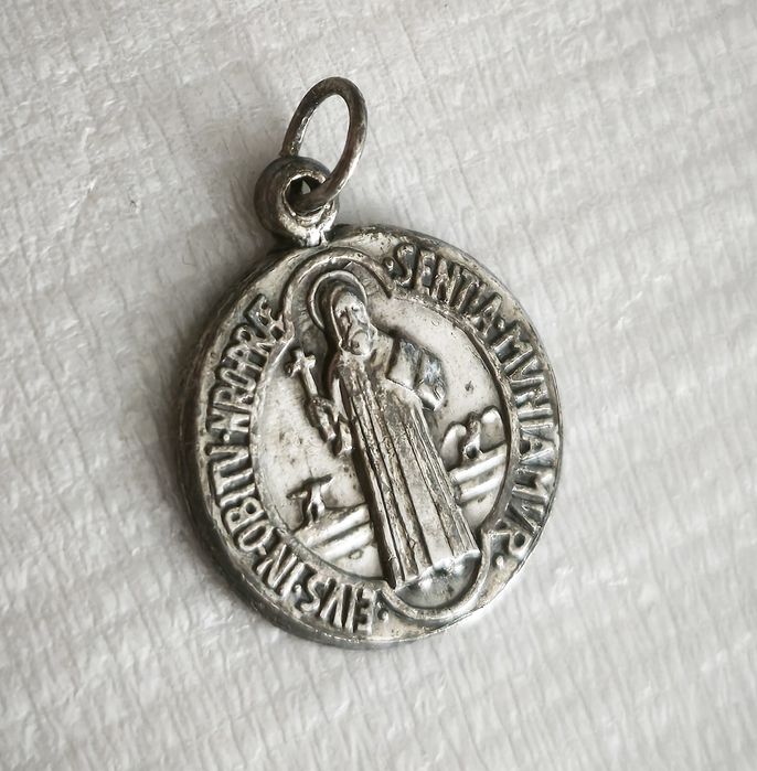 Św. Benedykt ,  medalik religijny z ochroną przed złem 1944 rok .