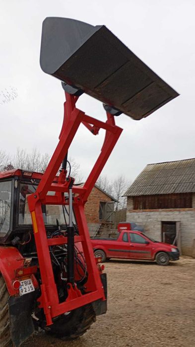 Na tuz podnośnik tur na tył ciągnika Zetor Ursus Dostawa