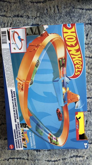 Трек Hot  wheels парковка