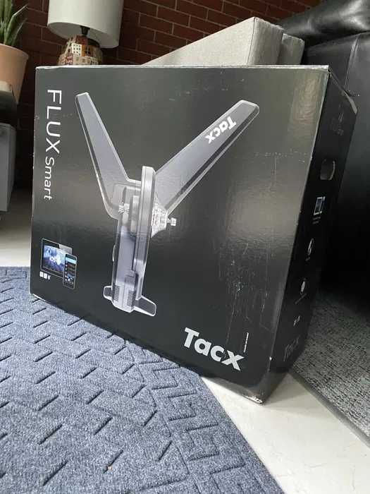 Trenażer TACX FLUX Smart T2900