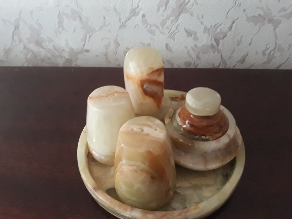 Продам подарочный набор для специй из оникса