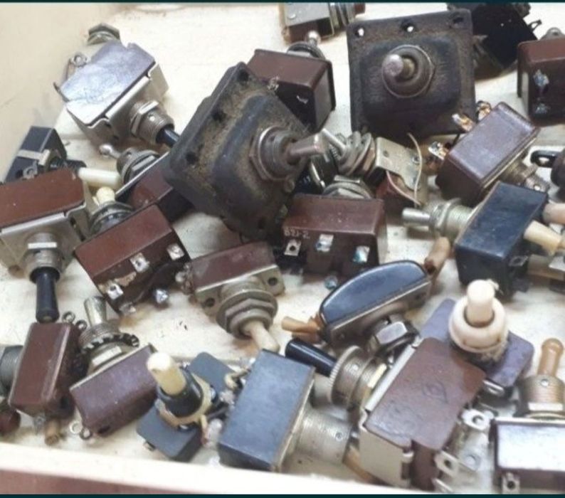 Тумблера советские, авиационные.
Смотрите фото.
Цена за шт.
Вышлю олх