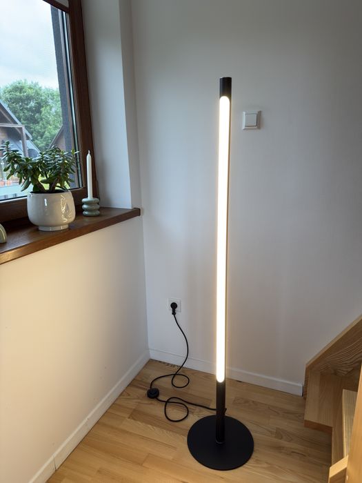 Lampa podłogowa Thin Tube czarna led