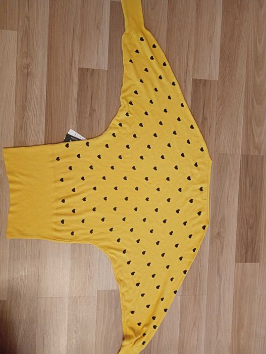 Nowy sweterek żółty w serduszka rozmiar M/L