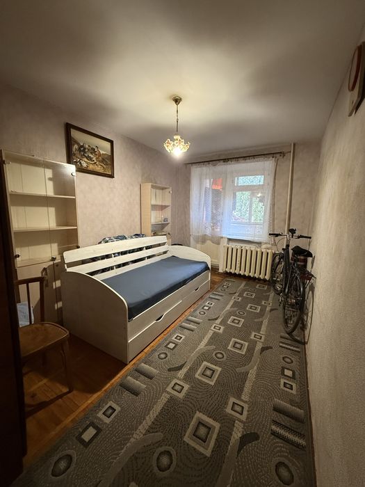 Продаж трикімнатної квартирив центрі молодіжного , зупинка Лесі Українки