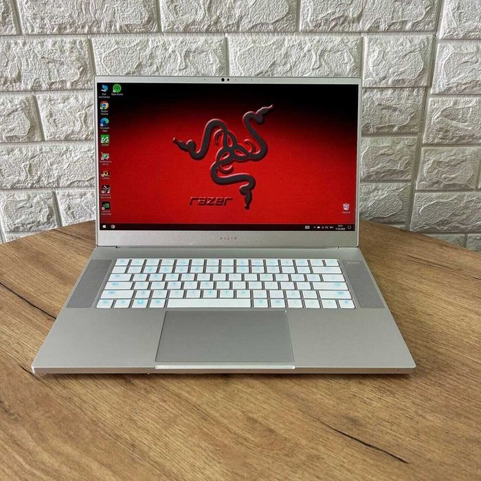 Геймерский ноутбук RAZER (8Гиговая видеокарта RTX) Киберпанк,Сталкер 2