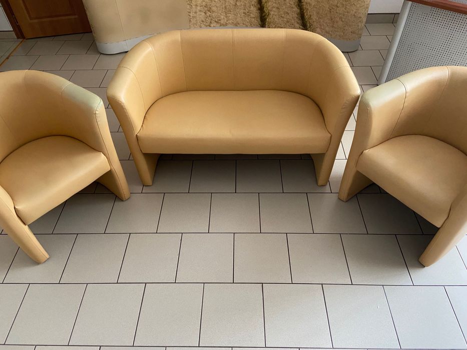 Продам  2 крісла з диваном для офісу, або на ваш розсуд..