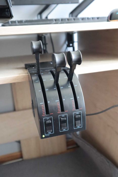 Wolant Honeycomb Alpha Flight Controls z przepustnicą Logitech