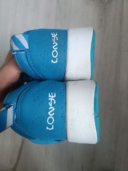 Oryginalne Buty Sportowe Halówki  (rozmiar 42)Stan BDB